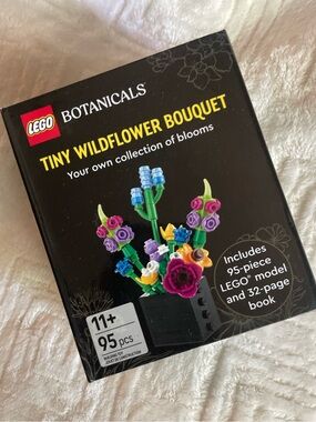 LEGO® Botanicals: Tiny Wildflower Bouquet